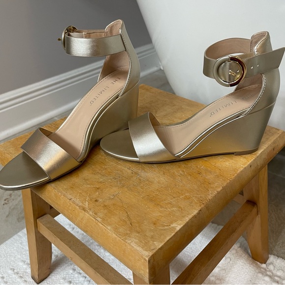 THE LIMITED Women’s size 6 1/2 wedge shoe - Picture 11 of 11